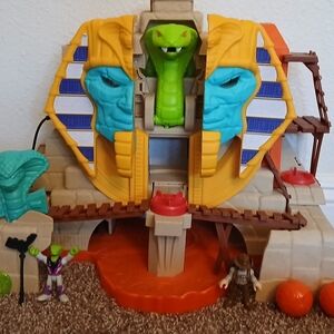 Fisher-Price Imaginext Pharaoh Pyramid Strike Toy w/Figurines